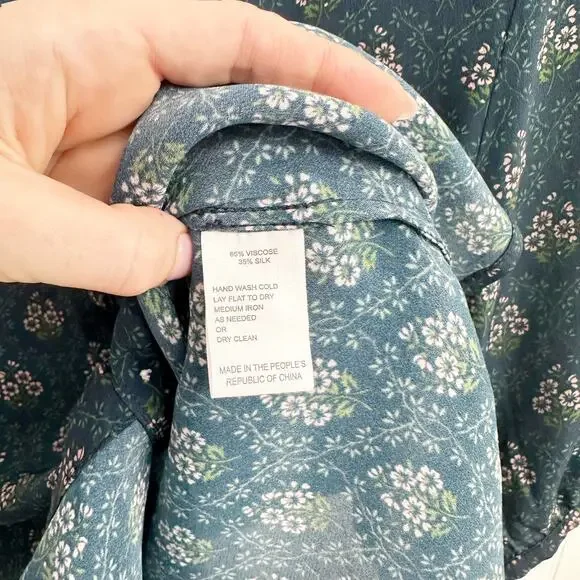 Trovata Blue Floral 3/4 Sleeve Button Down Blouse - Picture 4 of 7